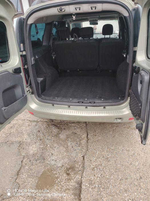 Vând Logan MCV 1.6 !