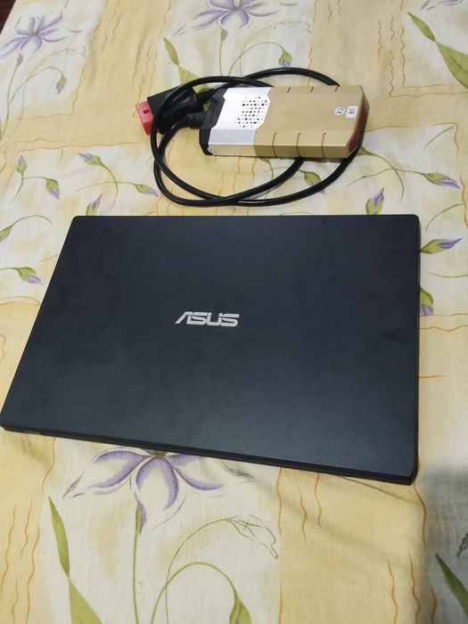 Laptop și tester auto Delphi