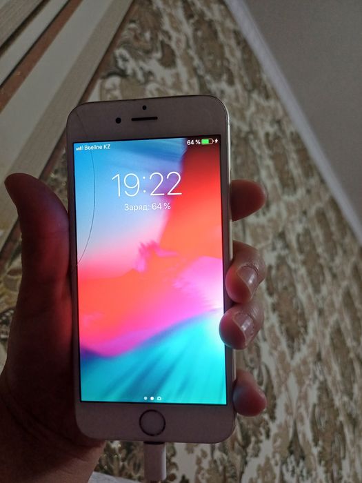 Продам срочно айфон 6