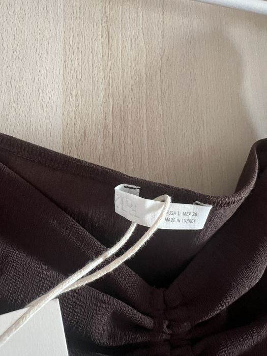 Еластичен къс топ с набори от Zara