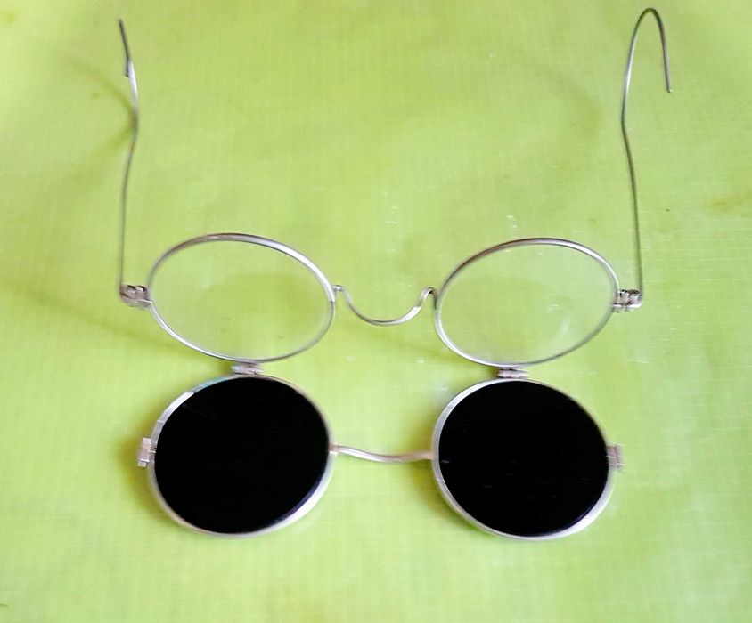 F780-I-Raritate-Ochelari interbelici 1920-1930 alpaca cu sistem arc. Pentru vedere, soare sau posibil industriali pt sudura fiind mai opaci.