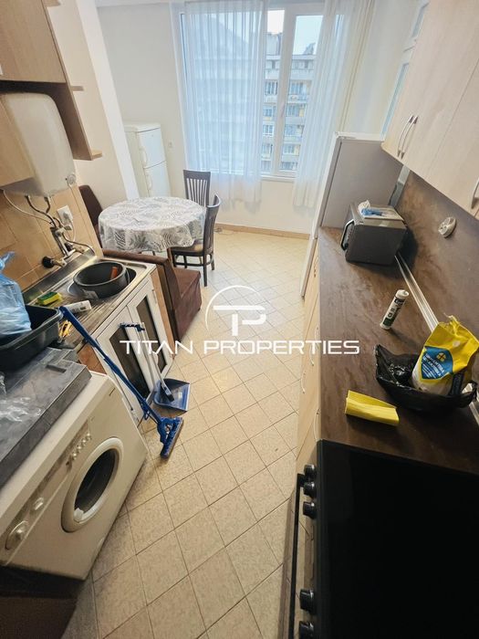 Дава се под наем Тристаен апартамент в Бургас, Център - 92 кв.м за 612 € - Снимка #3