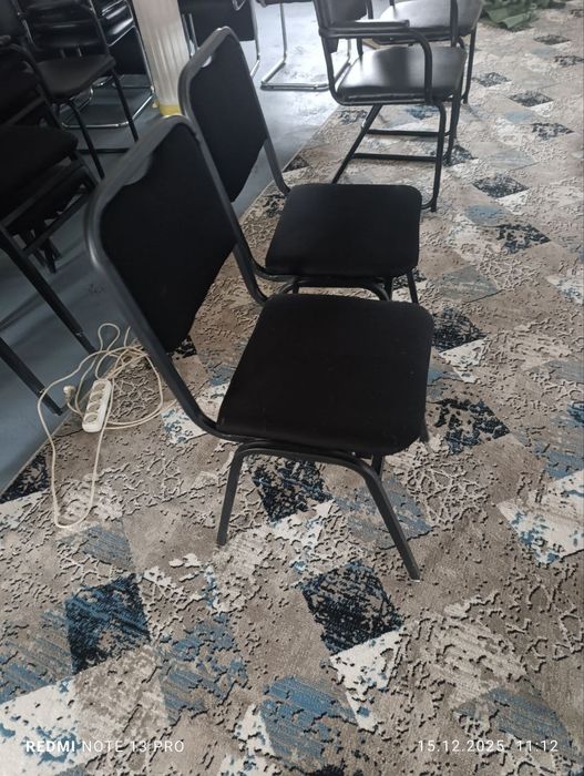 Продам офисные стулья