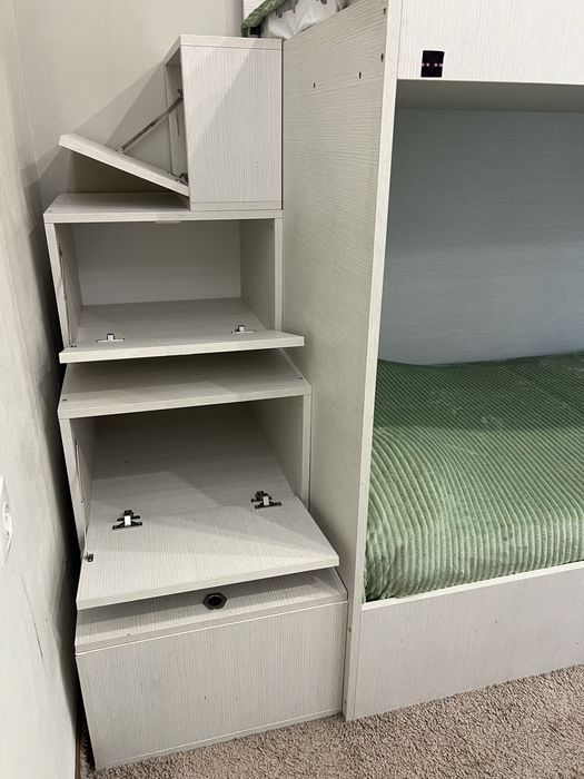 Двуетажно легло + шкафчета + матрак