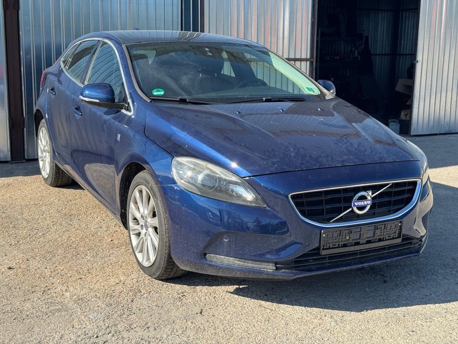 Dezmembrez Volvo V40 orice piesa dispnibila