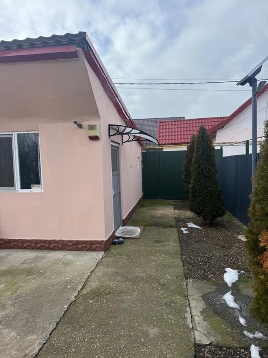 Închiriez căsuță cochetă