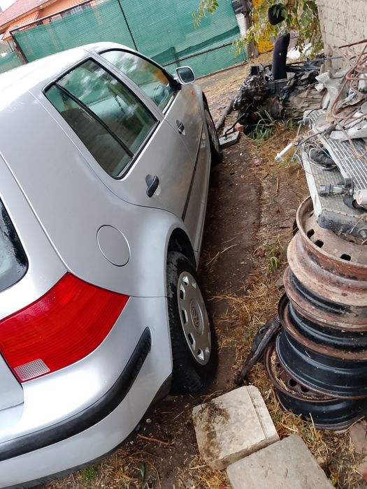 Продава се Volkswagen Golf 4 1.4 бензин