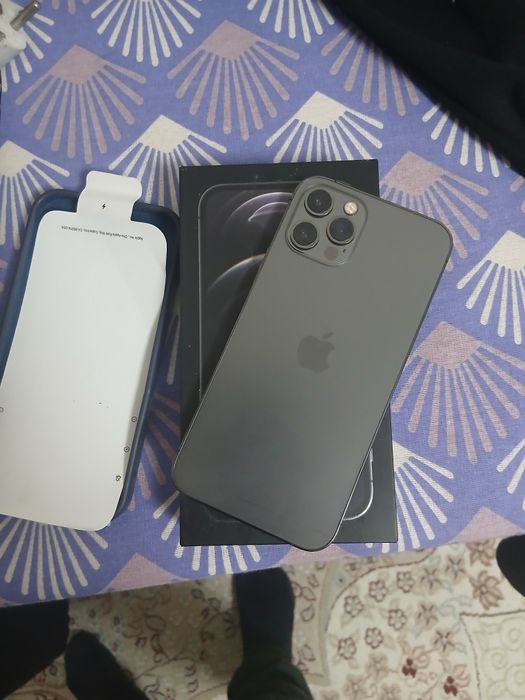 Айфон 12 про в отличном состоянии
