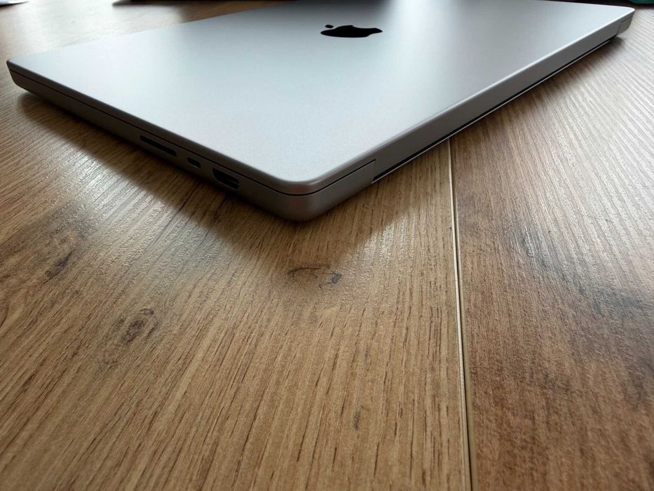 MacBook Pro 16" M1 MAX 10-CPU, 32-GPU, 32GB RAM, 2TB SSD