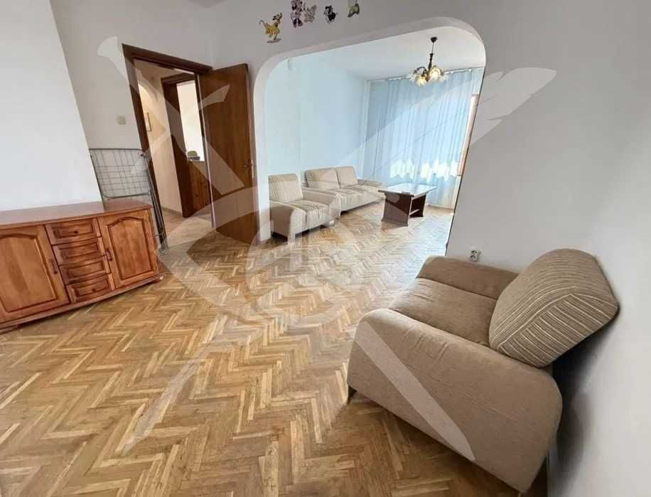 Дава се под наем Тристаен апартамент в Варна, Център - 136 кв.м за 750 € - Снимка #2