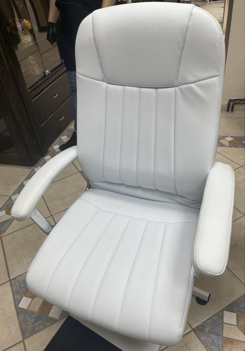 Стол за педикюр + подарък работна табутетка