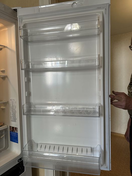 Продам холодильник Indesit 4180W