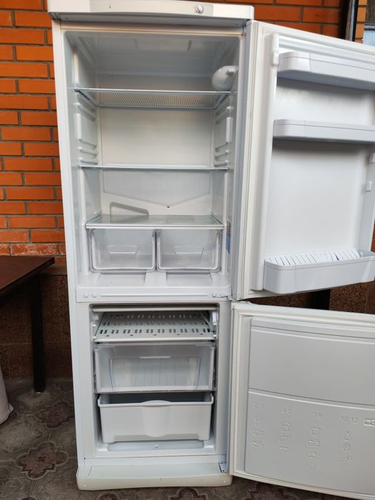 Холодильник морозильник Indesit
