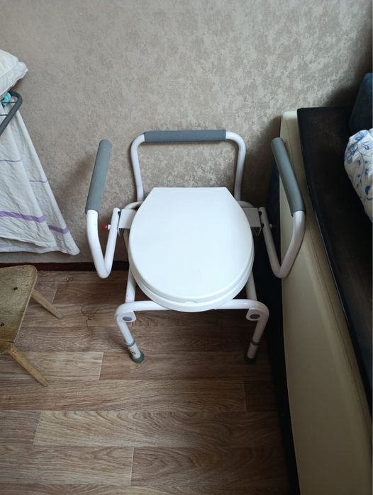 Продам ходунки и туалет для больного