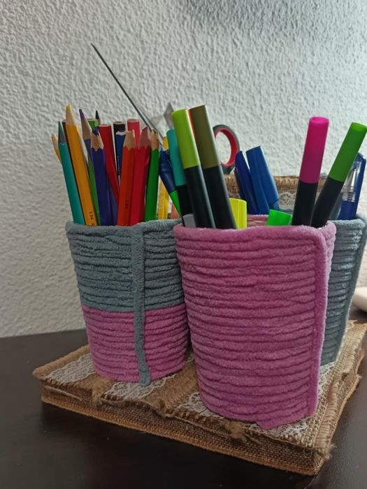 Моливник  за бюро ръчно изработен