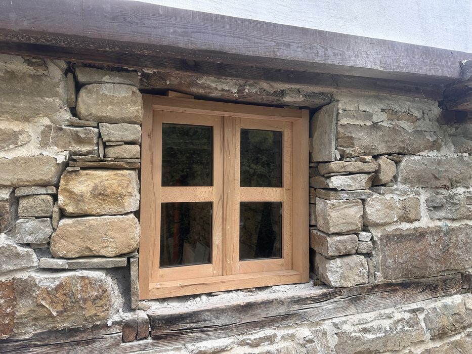 Продавам врата и два прозореца