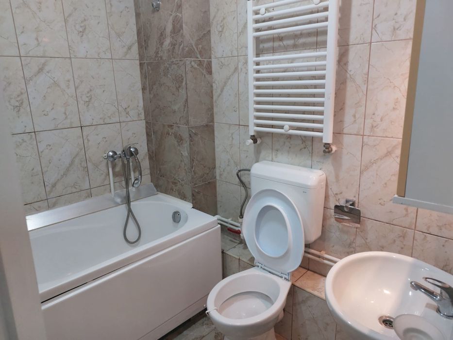 Închiriez garsoniera în vilă