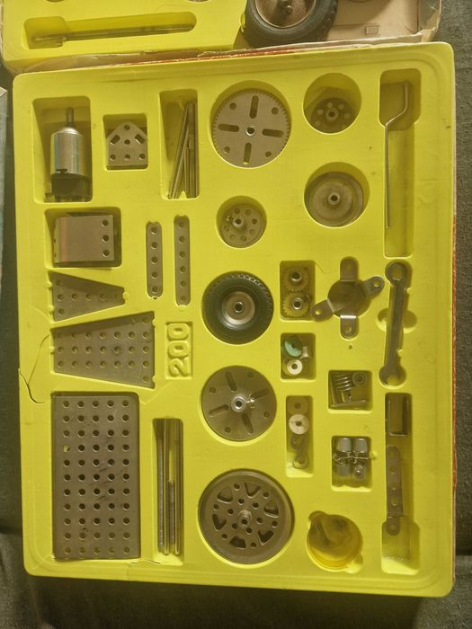 Стари метални конструктори от ГДР с номера 100, 101 и 200