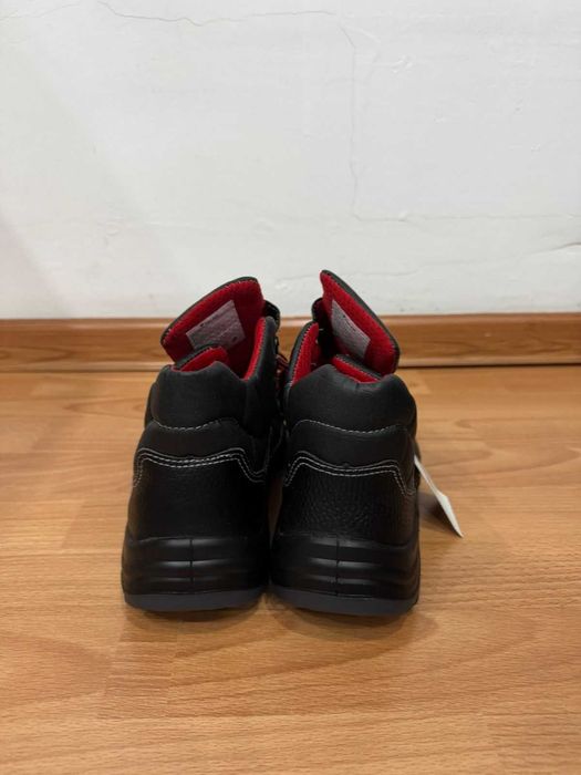 Продается спец. ботинки с металлическим носком TALAN 41 размера