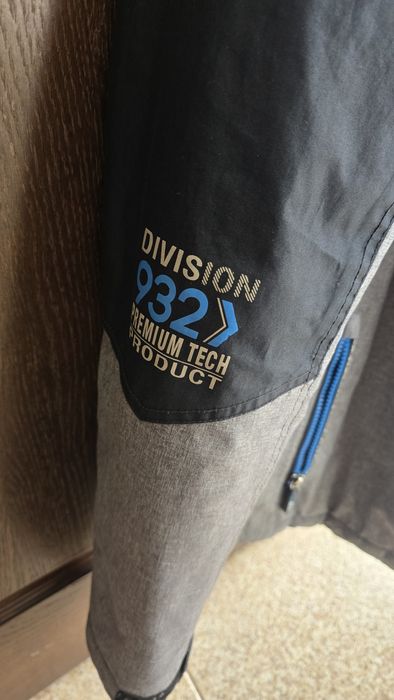 Продам куртку М размер