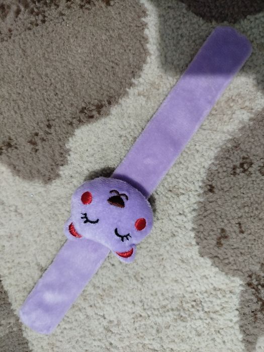 Игрушки детские на кисти.