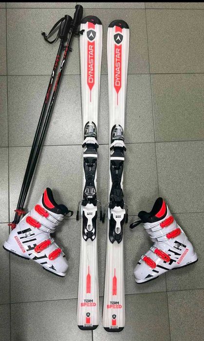 Ски, ски обувки и щеки