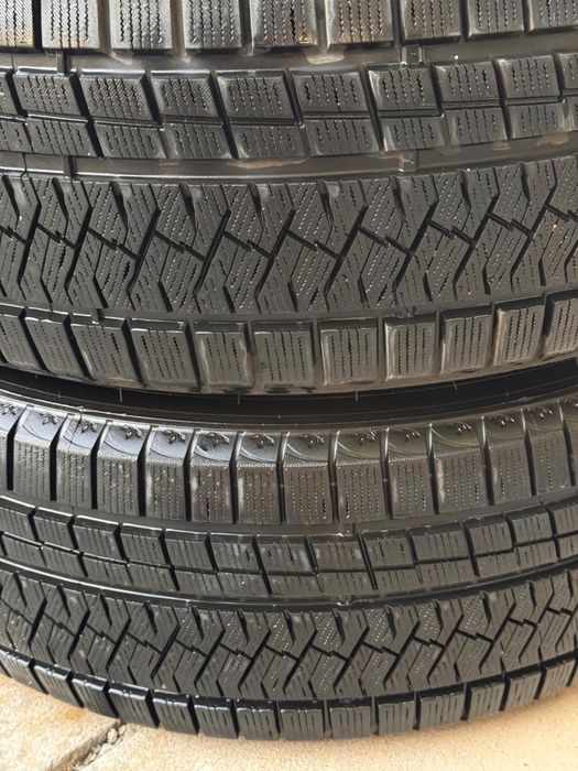 Продам комплект зимних шин Triangle 265/70 R16