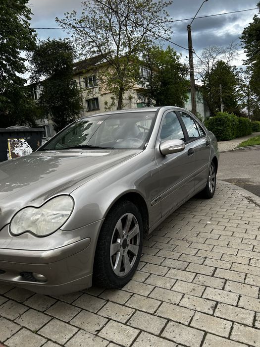 Mercedes C220 | Mercedes C Class | An 2003