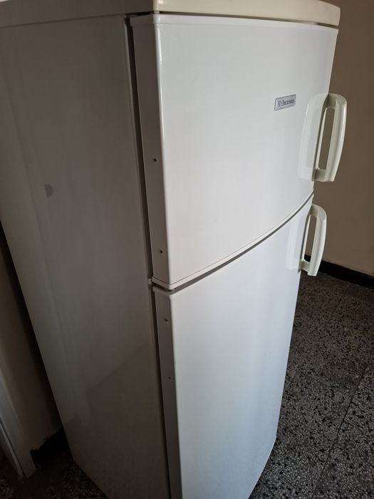 Хладилник с фризер Electrolux