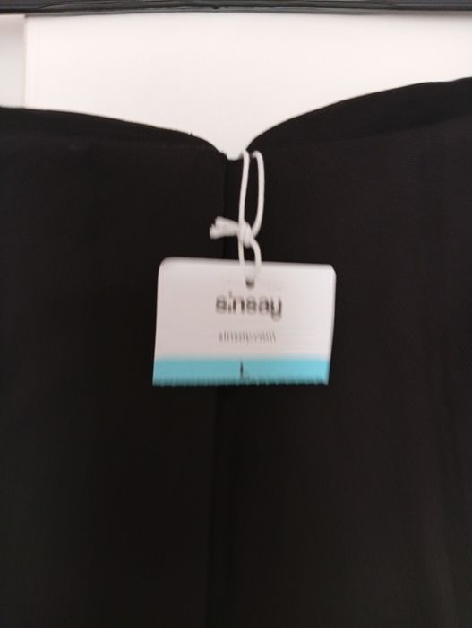 Pantaloni noi și bluza de dama