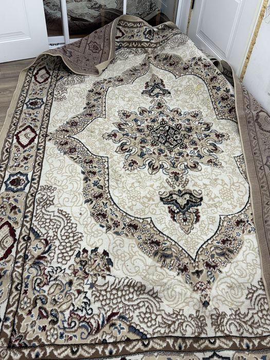 Ковер 2/3 хорошем состоянии