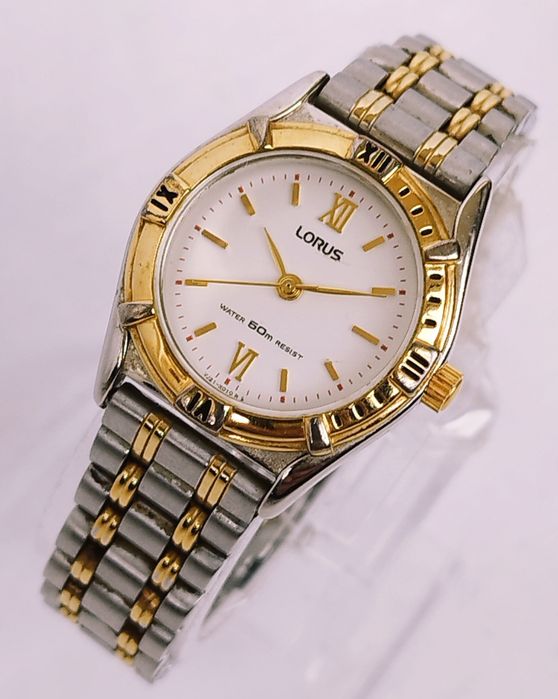 Ceas de damă Lorus by Seiko cu quartz, doua tonuri carcasă și curea din oțel inoxidabil.