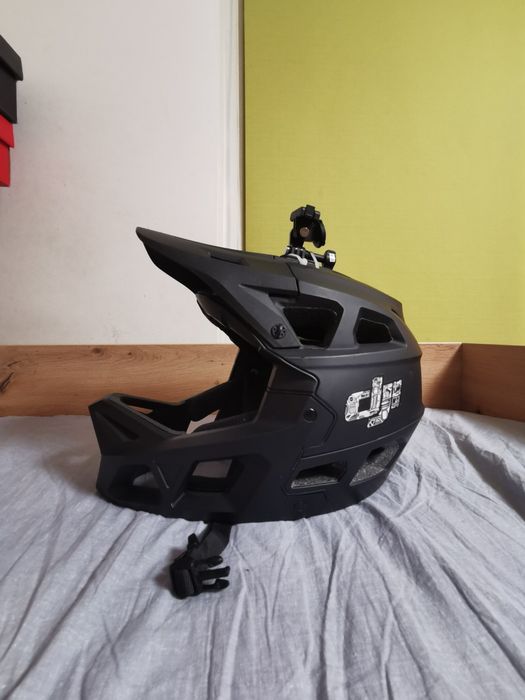 Продавам каска за колело