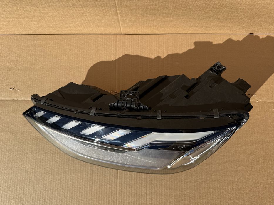 Фар Audi A4 B9 Facelift