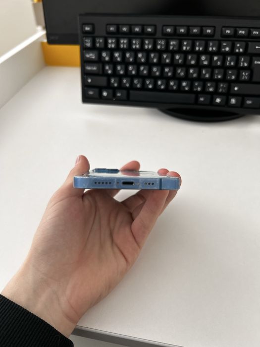 Продам айфон 13