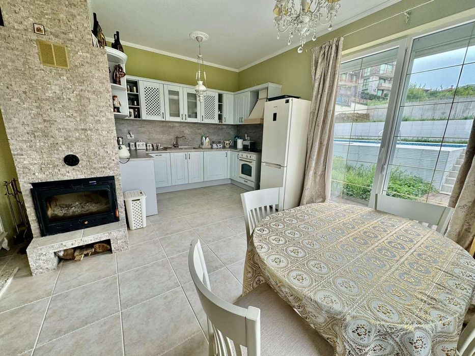 Продава се Къща в Бургас, Център - 211 кв.м за 1564 €/кв.м - Снимка #13