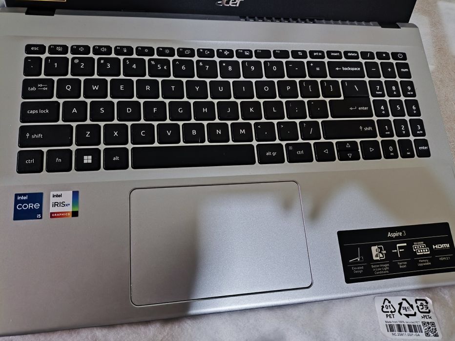 Acer Aspire 3   core i 5 xotira 8/512 GB