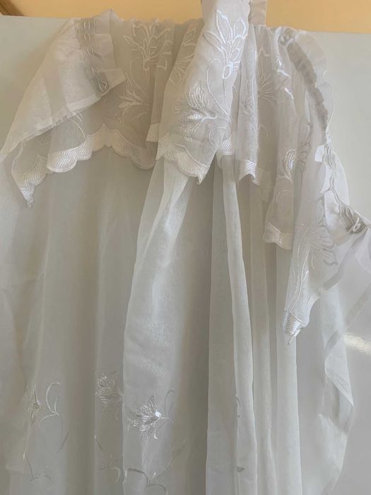 Продавам красиви с бродерия ,ушити пердета