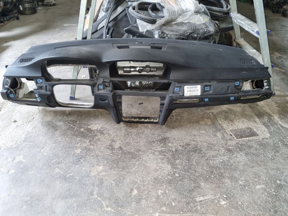 Plansa bord bmw e90 e91 e92 e93 cu gauri pentru suporți de pahare