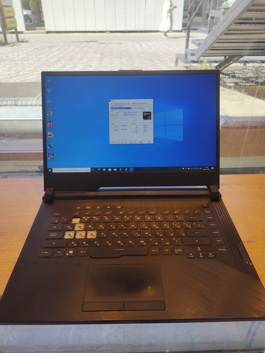 Ноутьук Asus Rog Strix