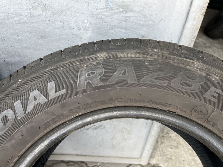 2 бр. гуми за бус 215/65/16C Hankook DOT 1019 6,2 mm