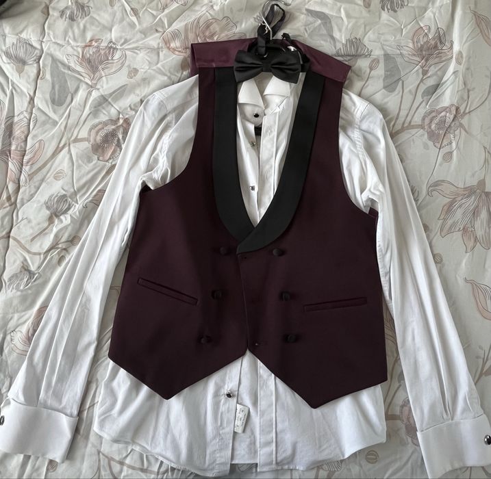 Абитуриентски костюм