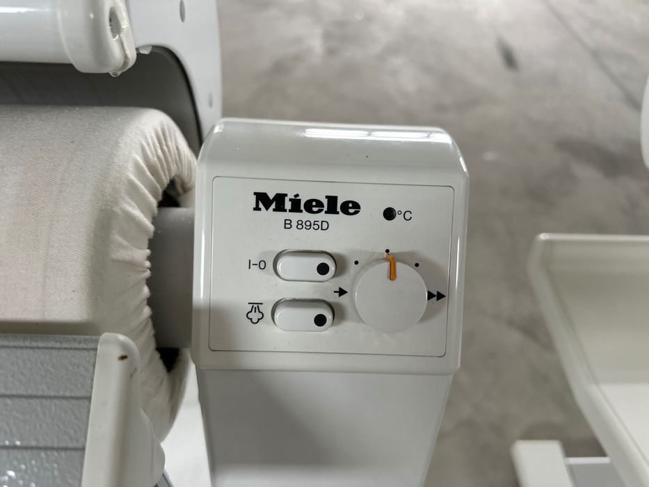 Каландър Miele с пара Миеле