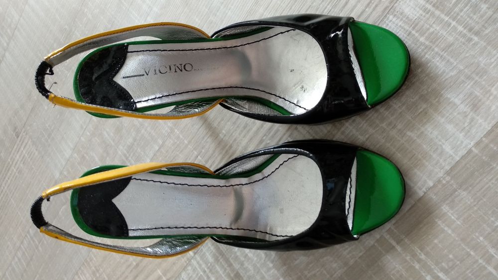 Продам босоножки