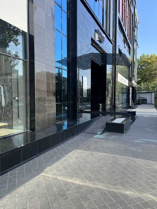 В бизнес-центре NEW LEVEL сдается коммерческое помещение под офис