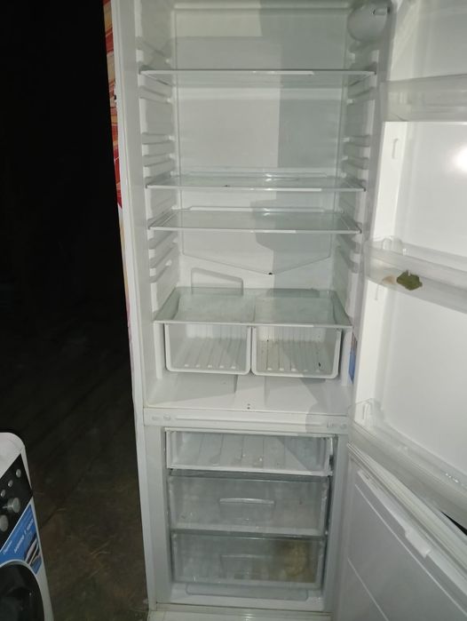 Срочно продам холодильник в отличном состояний