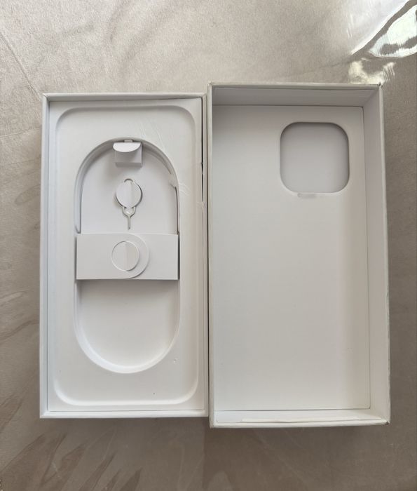 Iphone 16 pro max karobkasi
