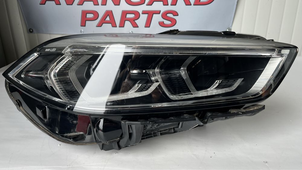 2 броя десен и 2 броя ляв фар BMW 1 F40 2020-