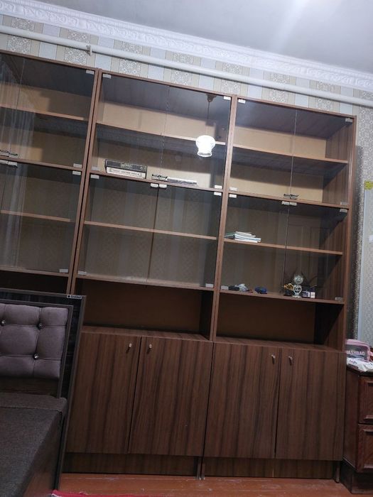 Книжный шкаф, длина 2.19, ширина 2.40