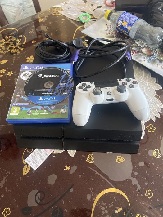 Playstation 4pro 1TB se vinde urgent fara nici un defect pretul este de 550 de lei nr de tel 0742095962